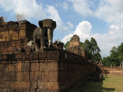 Elephant statues at corners of temple