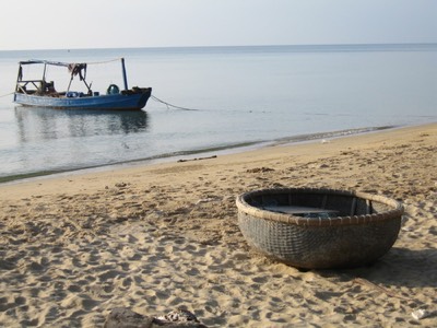 Fishing boat and vietnam style raft