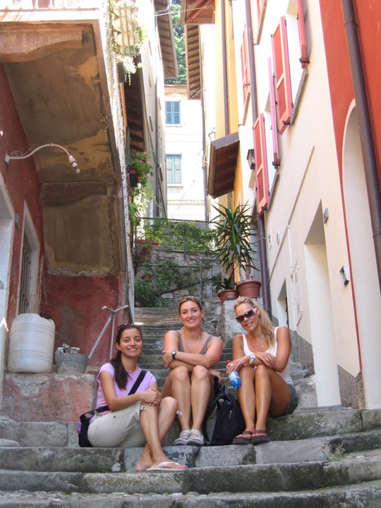 The girls in varenna
