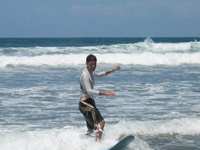 Joe_at_surfing_lesson_1