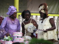 Women_in_nigerian_dress Women_in_nigerian_dress