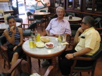 Taking_a_jamon_y_queso_break