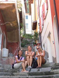 The_girls_in_varenna